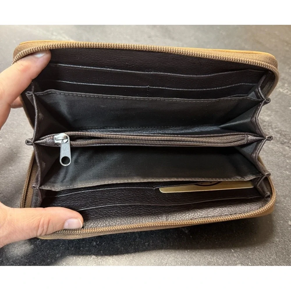 Ariat Cruiser Matcher Turquoise Bronc Clutch Wallet Studded Western A770004733
